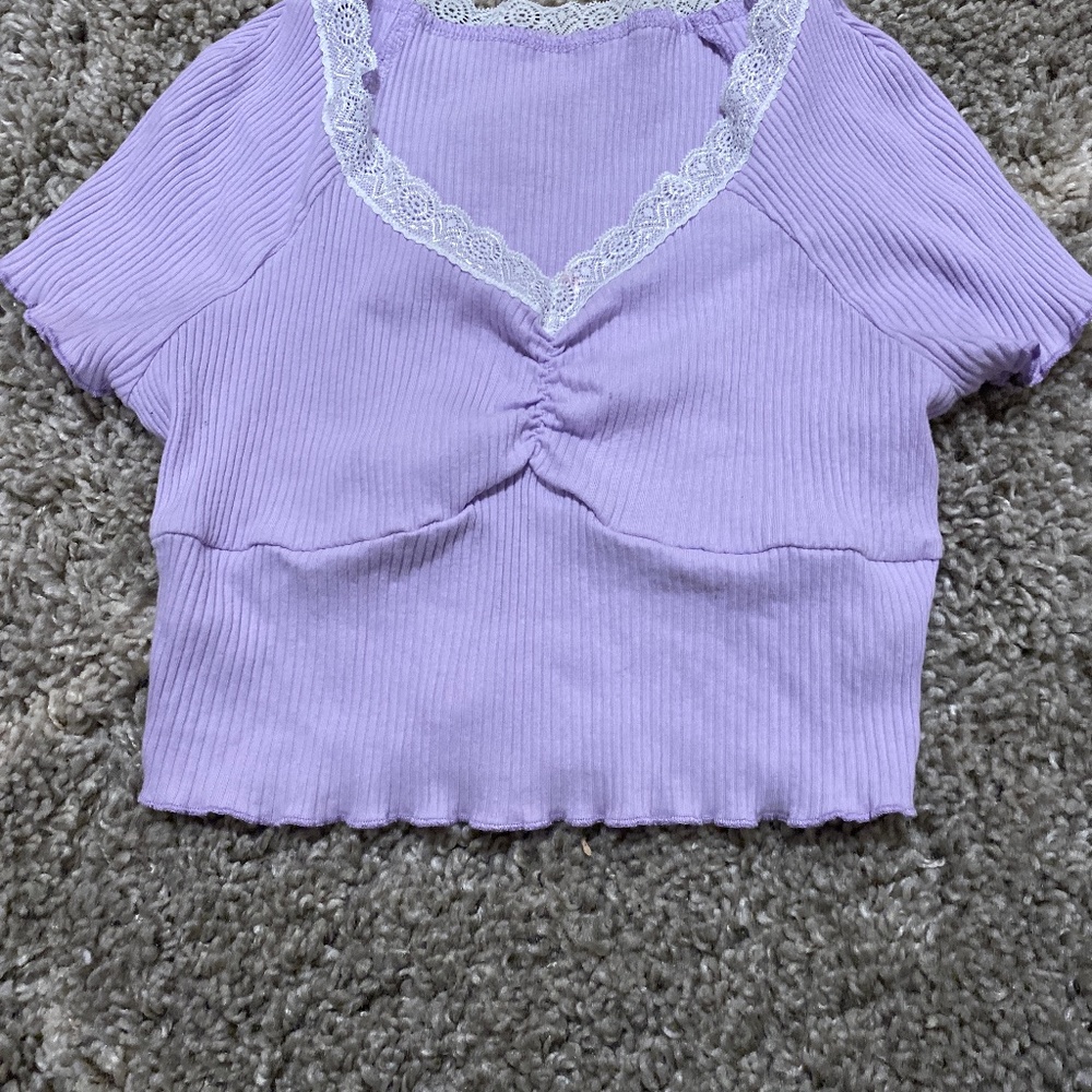 Laced purple cropped tee